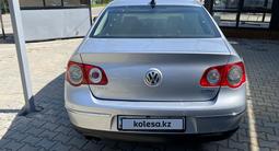 Volkswagen Passat 2005 года за 4 700 000 тг. в Алматы – фото 3