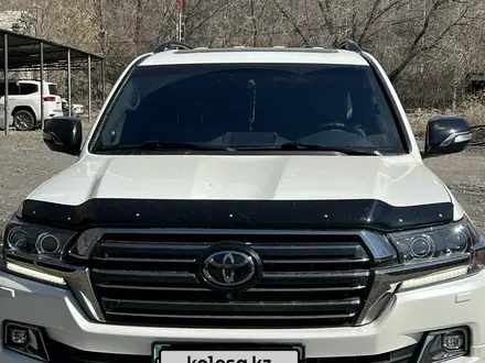 Toyota Land Cruiser 2017 года за 38 000 000 тг. в Семей