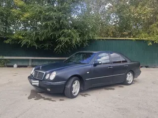 Mercedes-Benz E 230