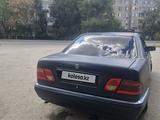 Mercedes-Benz E 230 1996 года за 1 800 000 тг. в Актобе – фото 4