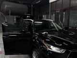 Toyota Highlander 2023 года за 43 000 000 тг. в Шымкент – фото 2