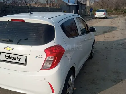 Chevrolet Spark 2018 года за 3 500 000 тг. в Шымкент – фото 2