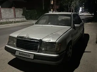 Mercedes-Benz E 230