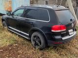 Volkswagen Touareg 2006 годаfor2 800 000 тг. в Костанай