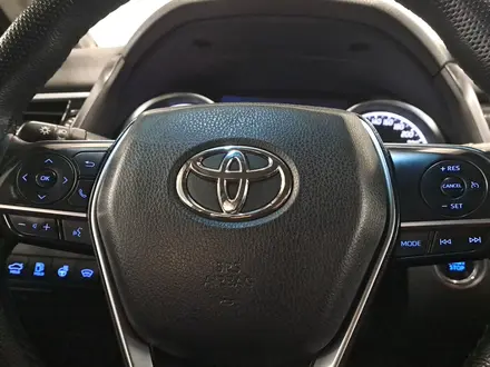 Toyota Camry 2019 года за 11 990 000 тг. в Астана – фото 22