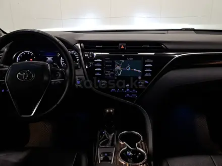Toyota Camry 2019 года за 11 990 000 тг. в Астана – фото 14