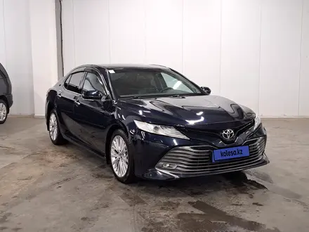Toyota Camry 2019 года за 11 990 000 тг. в Астана – фото 3