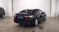 Toyota Camry 2019 года за 11 990 000 тг. в Астана – фото 5