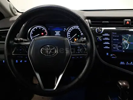 Toyota Camry 2019 года за 11 990 000 тг. в Астана – фото 13