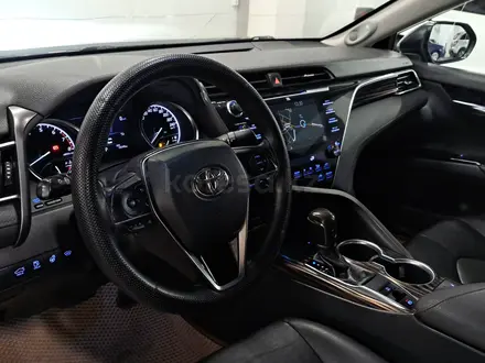 Toyota Camry 2019 года за 11 990 000 тг. в Астана – фото 12