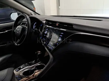 Toyota Camry 2019 года за 11 990 000 тг. в Астана – фото 15