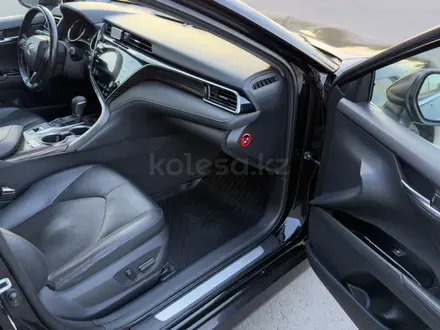 Toyota Camry 2018 года за 12 900 000 тг. в Павлодар – фото 16