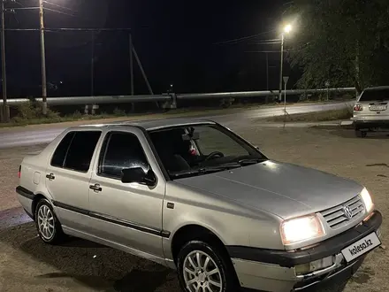 Volkswagen Vento 1993 года за 1 100 000 тг. в Уральск – фото 2