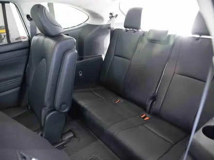 Toyota Highlander 2023 года за 27 000 000 тг. в Алматы – фото 8
