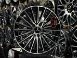 Одно-широкие Диски R18 на Mercedes-benz 5x112 за 242 000 тг. в Астана – фото 2