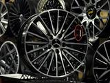 Одно-широкие Диски R18 на Mercedes-benz 5x112 за 242 000 тг. в Астана