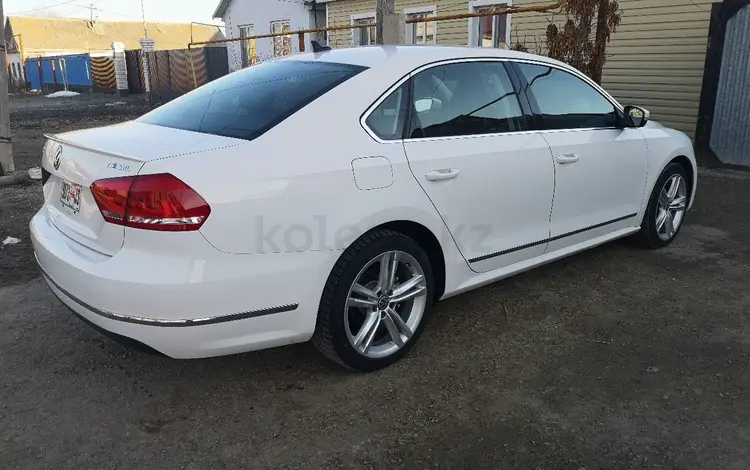 Volkswagen Passat 2014 года за 6 700 000 тг. в Атырау