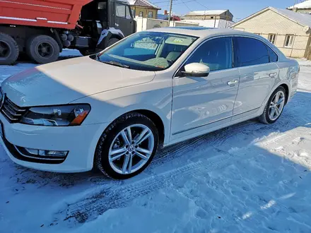 Volkswagen Passat 2014 года за 6 700 000 тг. в Атырау – фото 6