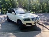 Volkswagen Touareg 2005 годаүшін4 300 000 тг. в Алматы