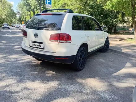 Volkswagen Touareg 2005 года за 4 300 000 тг. в Алматы – фото 4