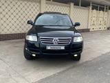 Volkswagen Touareg 2003 года за 4 500 000 тг. в Шымкент – фото 2