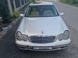 Mercedes-Benz C 240 2001 года за 2 950 000 тг. в Алматы