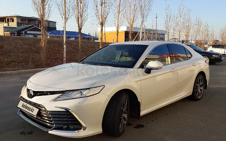 Toyota Camry 2021 года за 17 500 000 тг. в Атырау