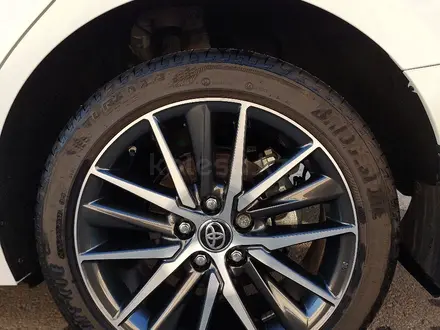 Toyota Camry 2021 года за 17 500 000 тг. в Атырау – фото 24