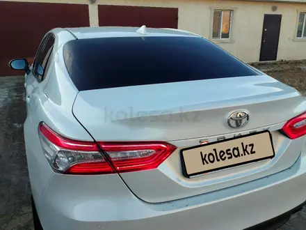 Toyota Camry 2021 года за 17 500 000 тг. в Атырау – фото 9