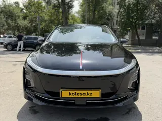 Hongqi E-QM5