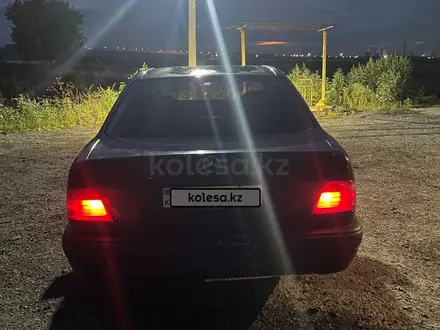 Mercedes-Benz E 200 1996 года за 1 900 000 тг. в Караганда – фото 5