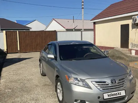 Toyota Camry 2007 года за 4 000 000 тг. в Атырау – фото 2