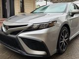 Toyota Camry 2022 года за 13 200 000 тг. в Алматы