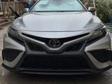 Toyota Camry 2022 года за 13 200 000 тг. в Алматы – фото 2