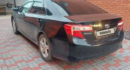 Toyota Camry 2013 года за 7 800 000 тг. в Актобе – фото 3