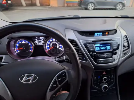 Hyundai Elantra 2015 года за 3 900 000 тг. в Атырау – фото 4