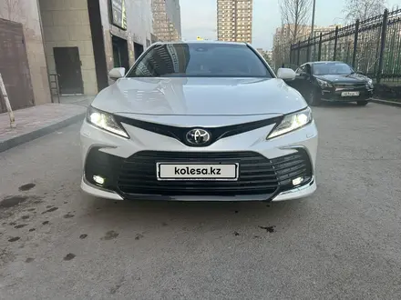 Toyota Camry 2023 года за 16 700 000 тг. в Астана – фото 2