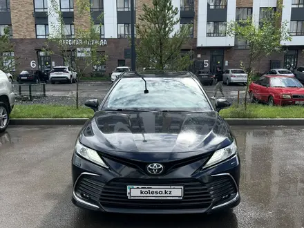 Toyota Camry 2021 года за 16 000 000 тг. в Астана