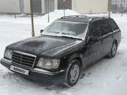 Mercedes-Benz E 200 1993 года за 1 300 000 тг. в Астана – фото 4