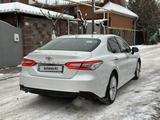 Toyota Camry 2018 годаfor14 200 000 тг. в Алматы – фото 4