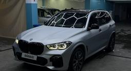 BMW X5 2021 года за 42 000 000 тг. в Алматы – фото 2