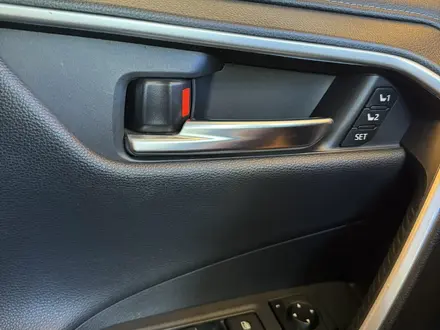 Toyota RAV4 2019 года за 16 669 000 тг. в Алматы – фото 4