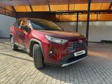 Toyota RAV4 2019 года за 16 669 000 тг. в Алматы – фото 2