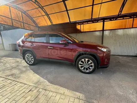 Toyota RAV4 2019 года за 16 669 000 тг. в Алматы