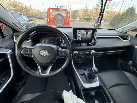 Toyota RAV4 2019 года за 16 669 000 тг. в Алматы – фото 3