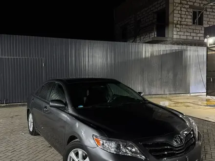 Toyota Camry 2010 года за 4 100 000 тг. в Атырау