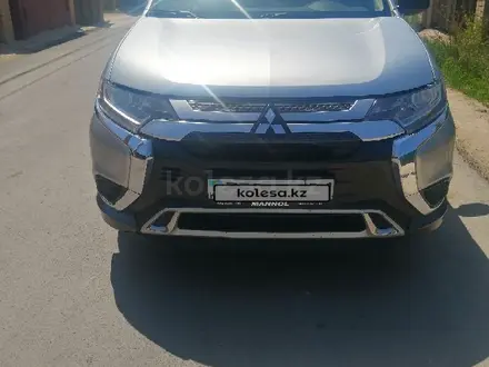 Mitsubishi Outlander 2018 года за 10 600 000 тг. в Астана