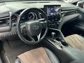 Toyota Camry 2022 года за 14 290 000 тг. в Алматы – фото 14