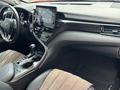 Toyota Camry 2022 года за 14 290 000 тг. в Алматы – фото 18