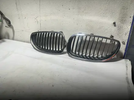 Решетка радиатора bmw e60 за 30 000 тг. в Караганда